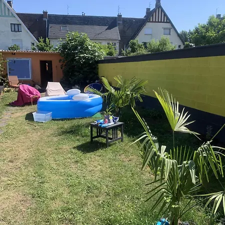 홈스테이 Speciale Jo Avec Transport Gratuit Sur Demande Privee Dans Grande Maison De Avec Jardin Wattrelos